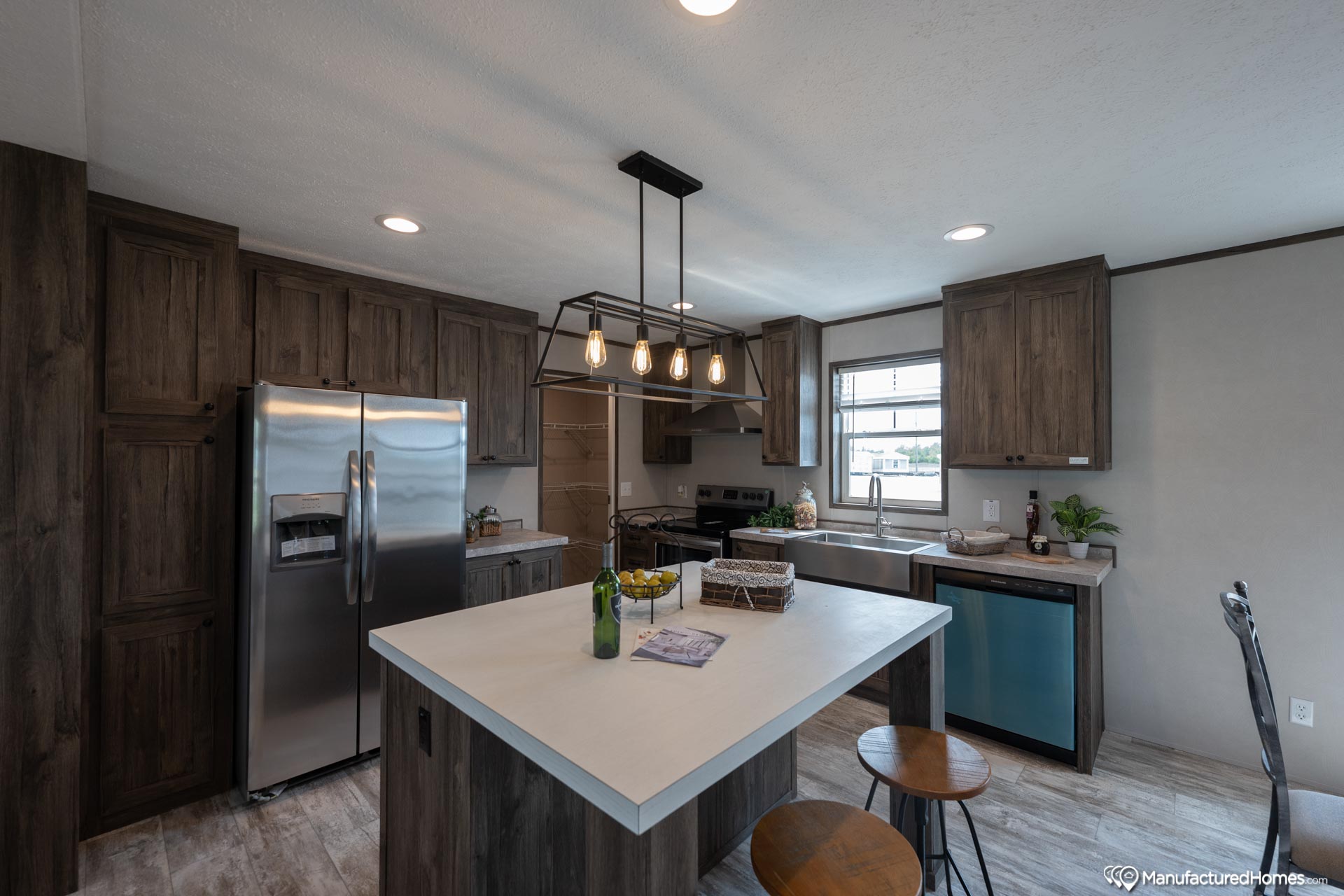 Exclusive The Leo 46EXC28563AH by Giles - Marty Wright Home Sales